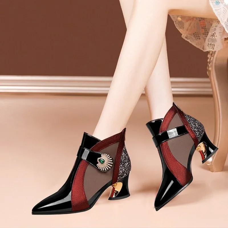 Women Shoes Jeans - صنادل جيدة التهوية مع ديكور حجر