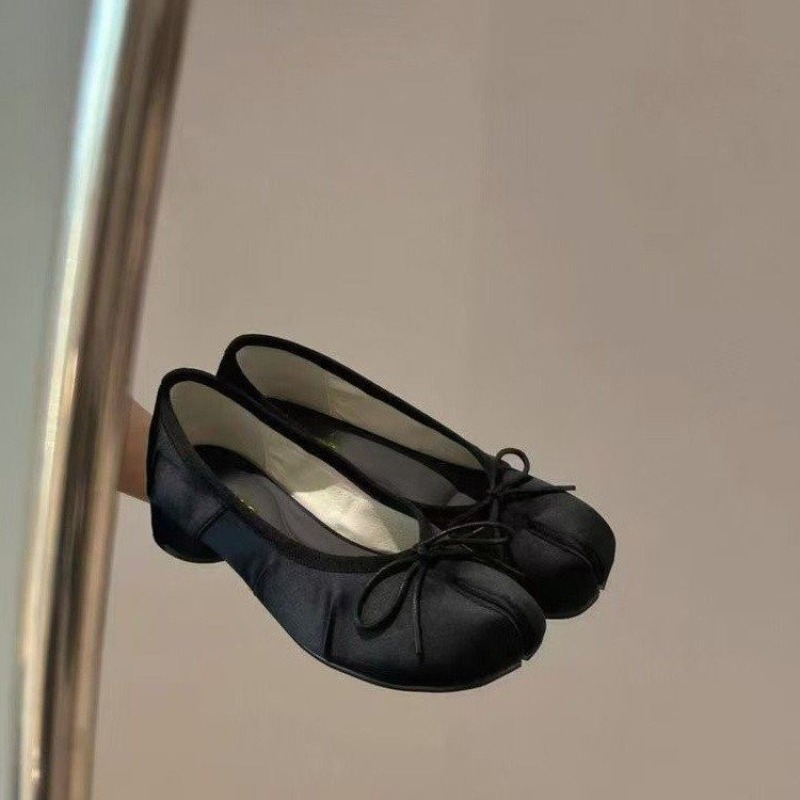 Women Shoes Loafers - حذاء نسائي سهل الارتداء بنعل ناعم