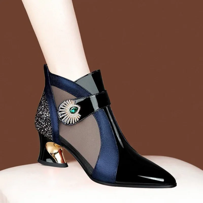 صنادل جيدة التهوية مع ديكور حج - مراجعة Women Shoes Jeans وسعره