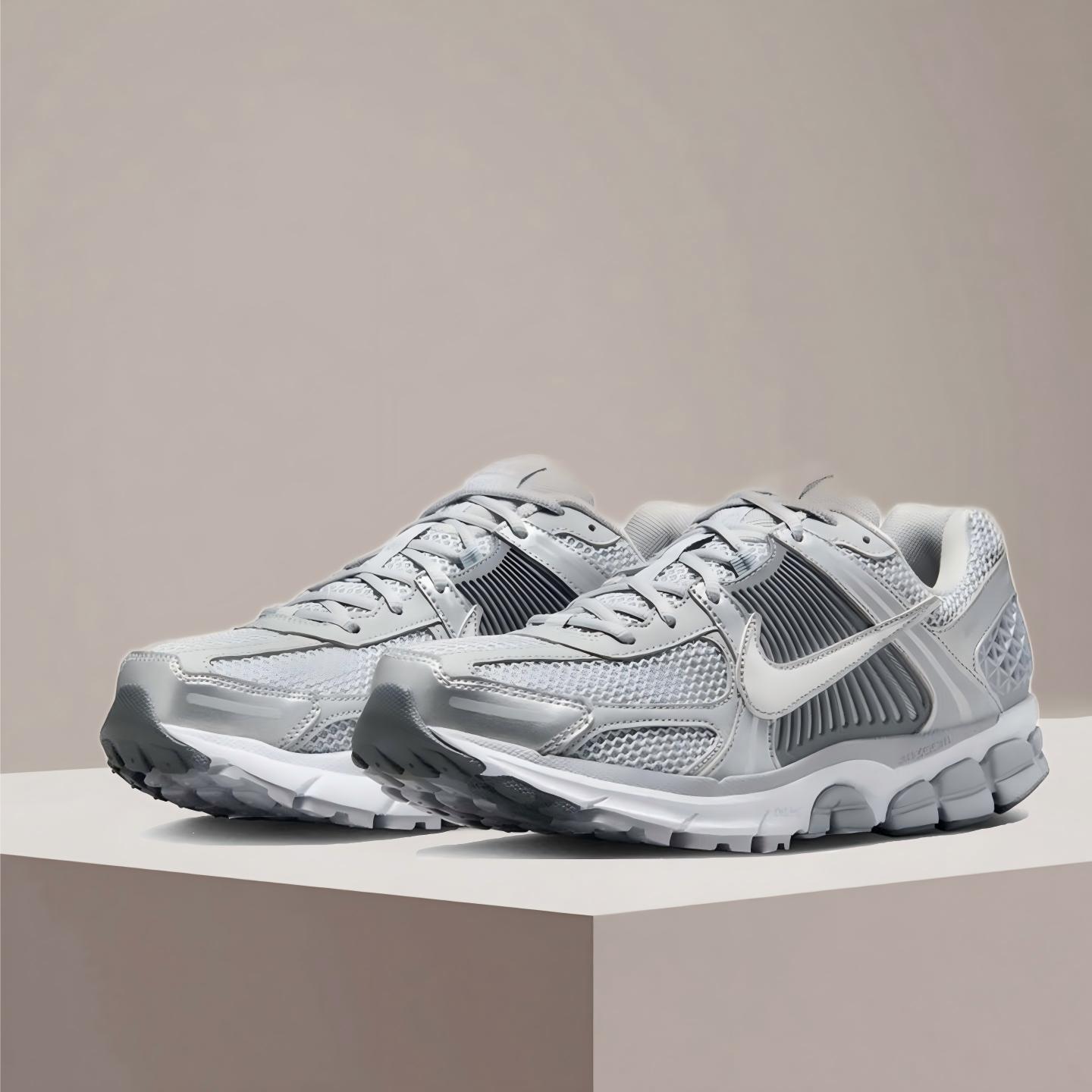 حذاء الجري Nike Zoom Vomero 5  - مراجعة Women Shoes Zoom وسعره
