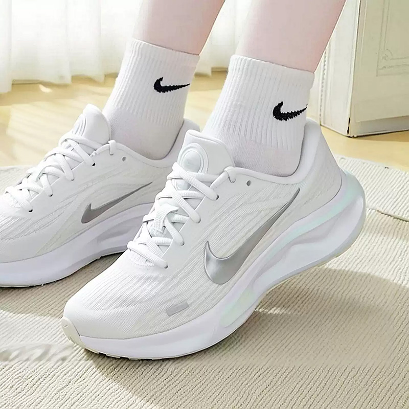 حذاء نايك الرياضي النسائي الجد - مراجعة Women Shoes Zoom وسعره